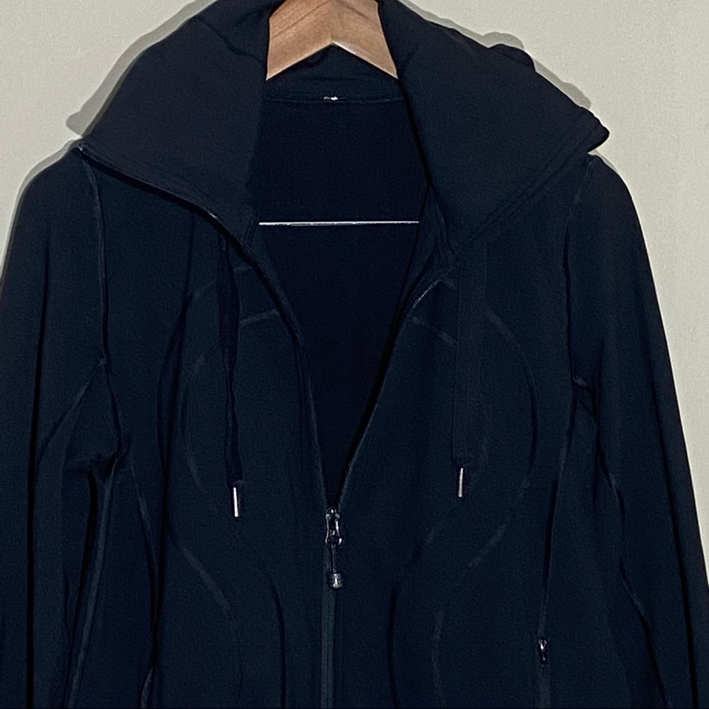 Lululemon black full zip neck drawstring hooded jacket with thumbholes sz 10